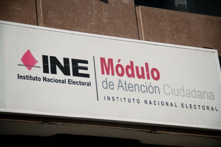 Módulo de atención del Instituto Nacional Electoral para tramitar la renovación de credencial. Foto Cuartoscuro / Archivo
