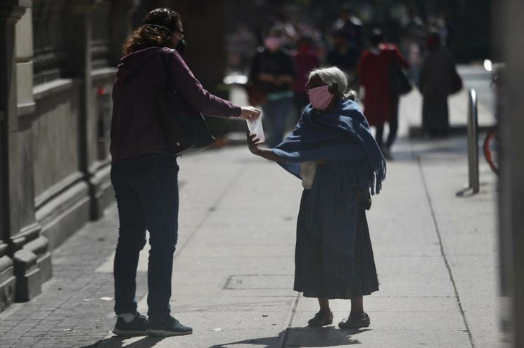 La Arquidiócesis recordó que los adultos mayores son la población que tiene más probabilidades de complicarse su salud en caso de enfermar por Covid-19. Foto Yazmín Ortega Cortés 
