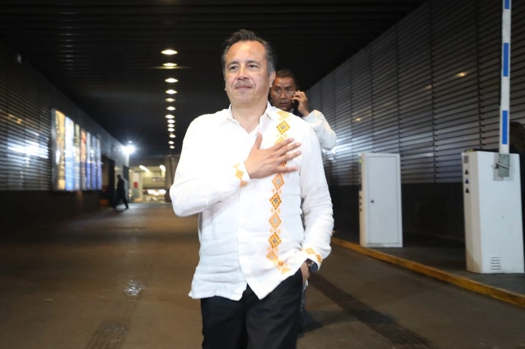 Cuitláhuac Garcia, gobernador de Veracruz, a su salida de reunión con gobernadores con el presidente Andrés Manuel López Obrador y la presidente electa Claudia Sheinbaum en el Hotel Hilton Alameda el 27 de junio del 2024.  LA JORNADA/ Yazmin Ortega Cortes