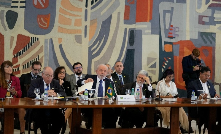 El presidente brasileño, Luiz Inácio Lula da Silva, llamó en Brasilia a superar las divisiones "ideológicas" y recomponer el diálogo entre los países de Sudamérica, el 30 de mayo de 2023. Foto Ap