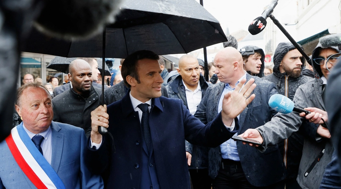 El presidente de Francia, Emmanuel Macron, aseguró que "combate al tándem de la extrema derecha". Foto Afp