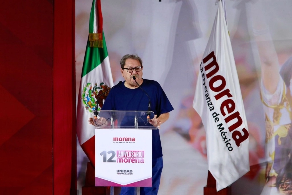 El director general de Fondo de Cultura Económica, Paco Ignacio Taibo II, durante el evento por el doceavo aniversario de Morena, realizado en el Museo Interactivo de Economía, en la Ciudad de México, el 2 de octubre de 2022. Foto Luis Castillo
