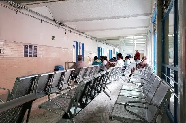 Al interior de una zona de espera en el Hospital General Dr. Eduardo Liceaga. Imagen tomada de Internet