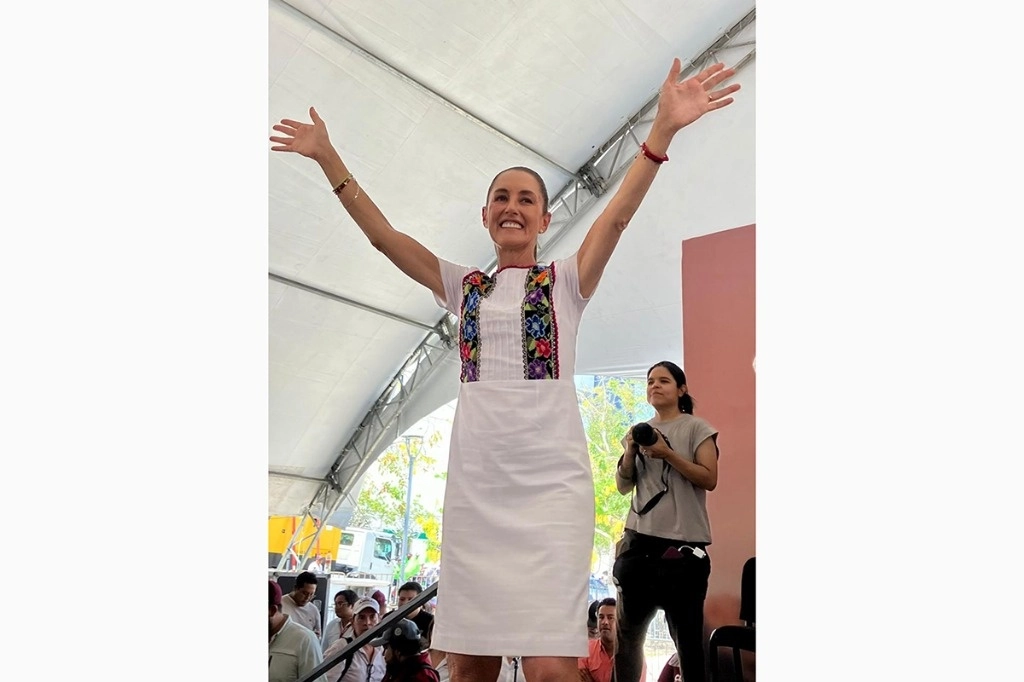 La candidata de Sigamos Haciendo Historia a la Presidencia, Claudia Sheinbaum durante la asamblea en Kanasín, Yucatán. Foto Alma E. Muñoz