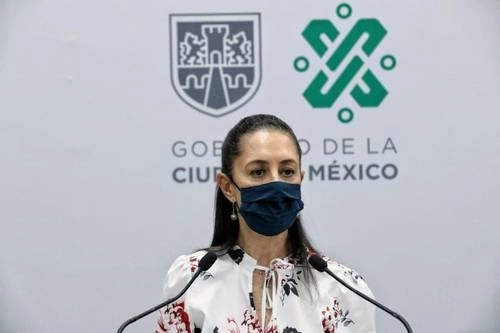La jefa de Gobierno de la Ciudad de México, Claudia Sheinbaum Pardo, instó a quienes regresaron de vacaciones a hacerse la prueba para detectar el Covid-19 y evitar más contagios, el 5 de abril de 2021. Foto ‘La Jornada’