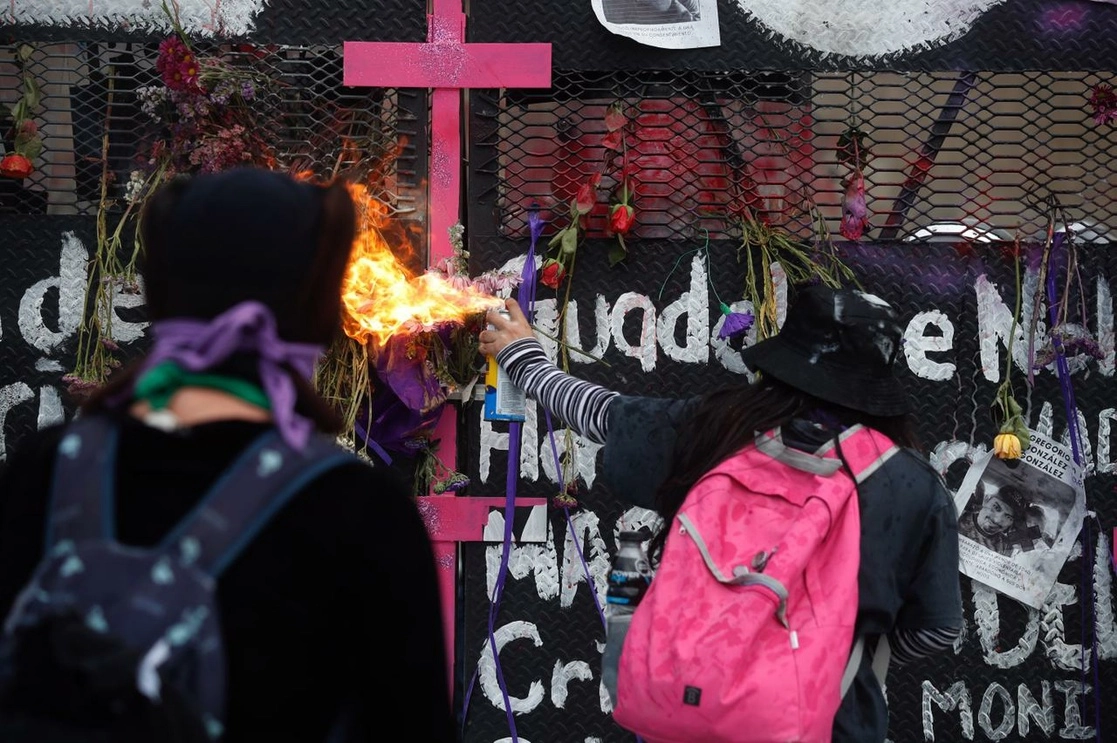 Integrantes de colectivos feministas durante la marcha con motivo del Día Internacional de la Mujer. Foto Cristina Rodríguez
