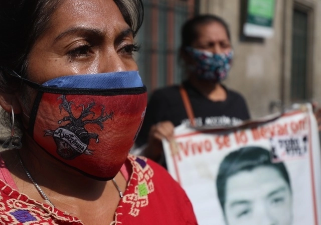 Familiares de los 43 de Ayotzinapa durante una protesta en imagen de archivo. Foto Yazmín Ortega
