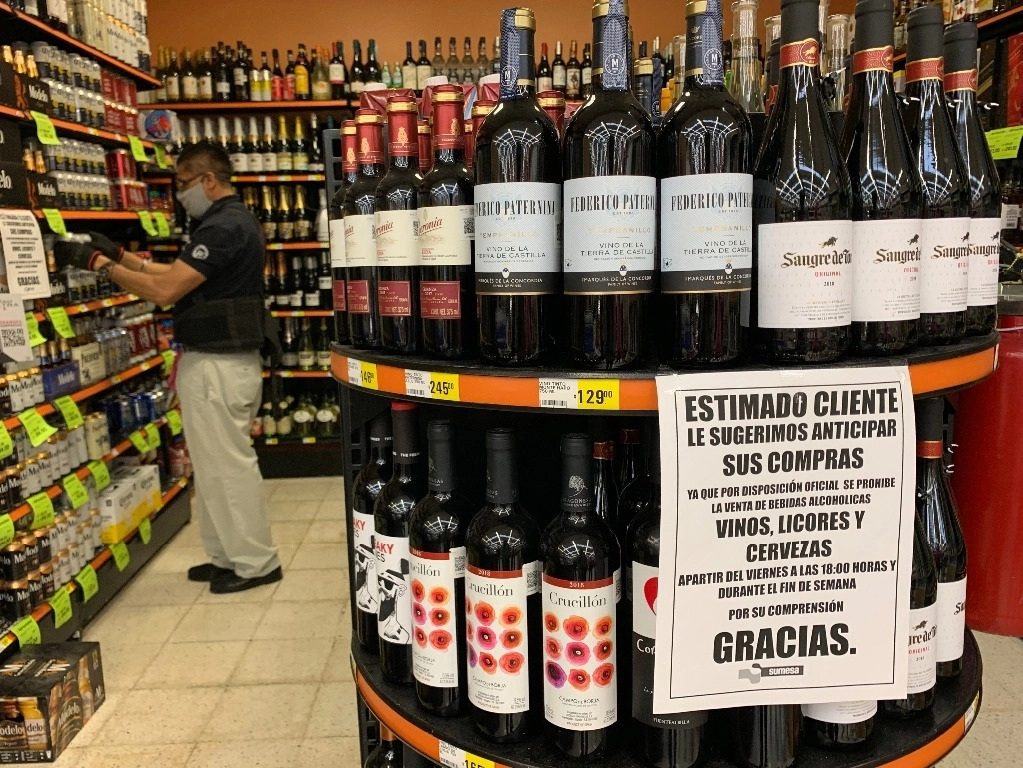 Autoridades de la Ciudad de México informaron que cada fin de semana se intercambiará el bloque de las alcaldías que aplicarán la ley seca para desincentivar fiestas y reuniones familiares, con la finalidad de evitar el aumento de contagios de Covid-19. Foto José Antonio López