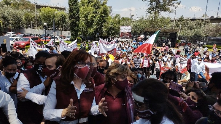 Yeidckol Polevnsky, estuvo acompañada por más de 300 simpatizantes. Foto La Jornada