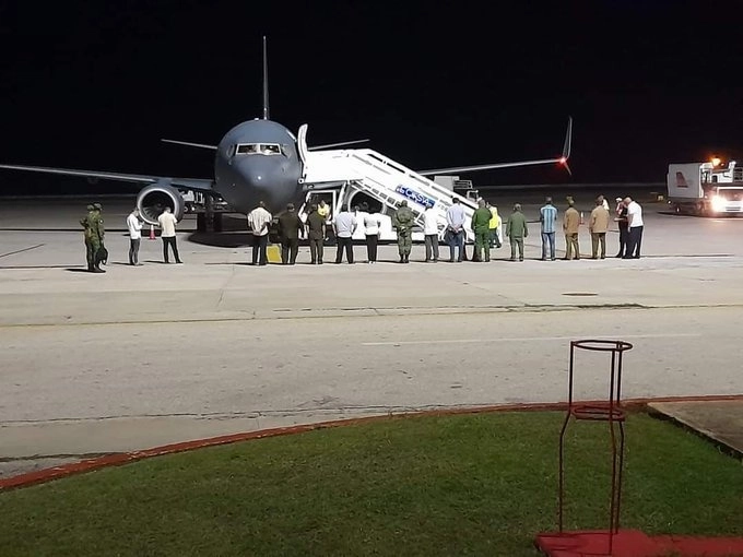 Boeing 737-700 de la Fuerza Aérea Mexicana, en el Aeropuerto Internacional Juan Gualberto Gómez. Foto La Jornada