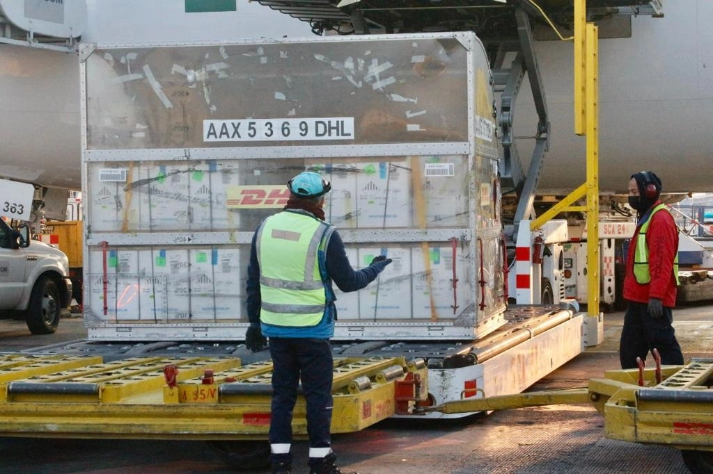 El avión con el más de un millón de dosis anticovid para menores de cinco a 11 años arribó al AICM a las 06:43 horas del miércoles 6 de julio. Foto cortesía Secretaría de Salud
