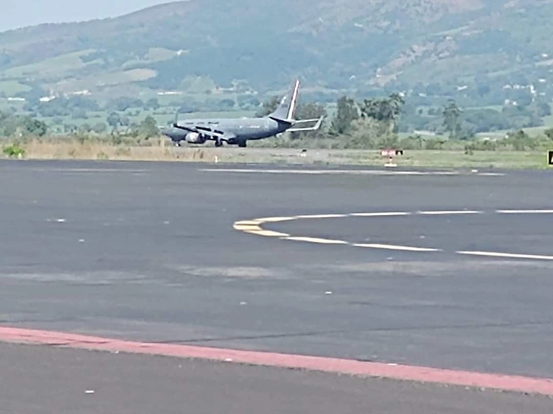 Este domingo llegó a Nayarit el vuelo con un segundo lote de vacunas contra el covid-19. Foto Delegación Bienestar Nayarit
