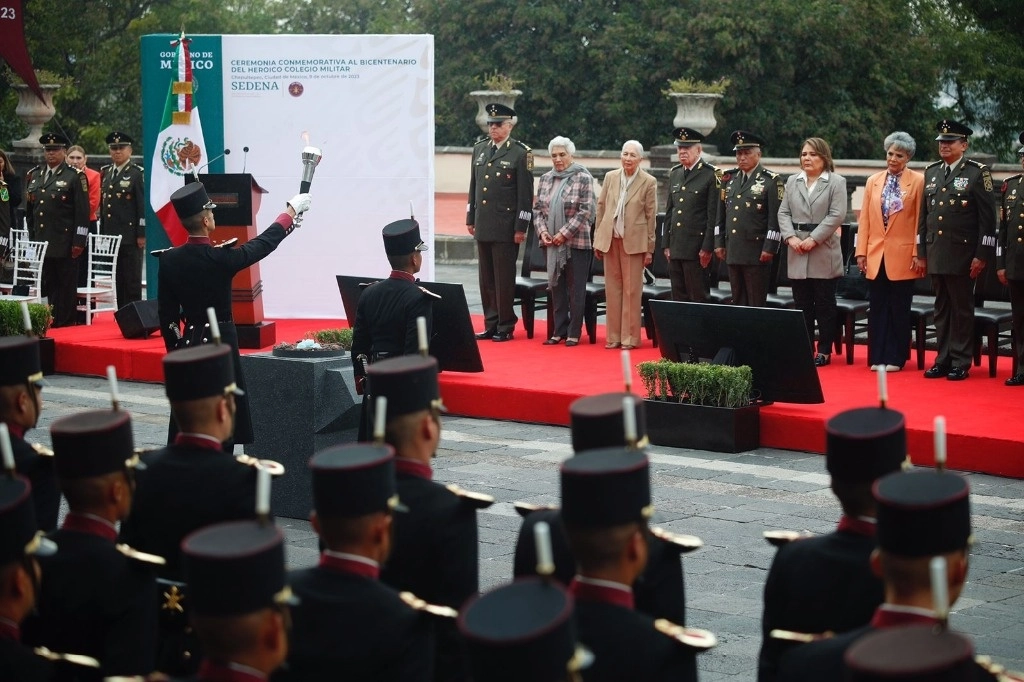 El secretario de la Defensa Nacional, Luis Cresencio Sandoval, encabeza la ceremonia alusiva al Bicentenario del Heroico Colegio Militar, en el Castillo de Chapultepec, en la Cuidad de México, el 9 de octubre de 2023. Foto Cristina Rodríguez 