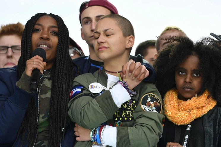 Emma Gonzalez, estudiante de la preparatoria Marjory Stoneman Douglas, durante la “Marcha por el Rally de Nuestras Vidas”, en Washington D.C., el 24 de marzo de 2018. Foto Afp