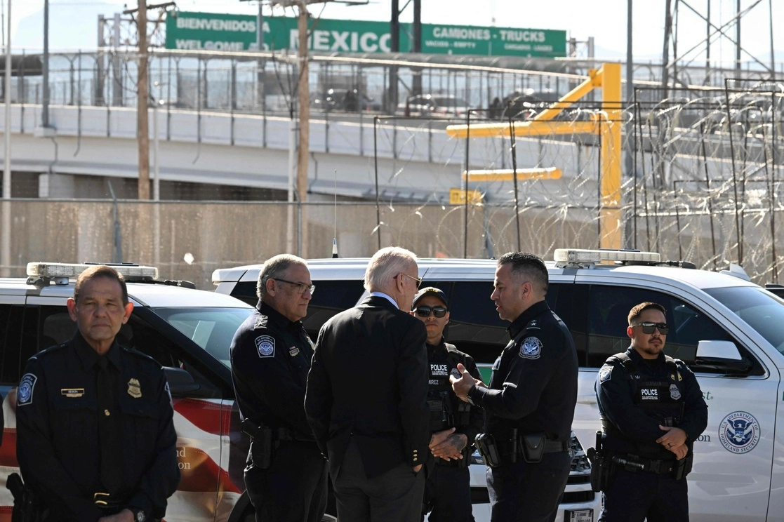 El presidente estadunidense Joe Biden, a su llegada a la frontera entre México y EU, en El Paso, Texas. Foto Afp 