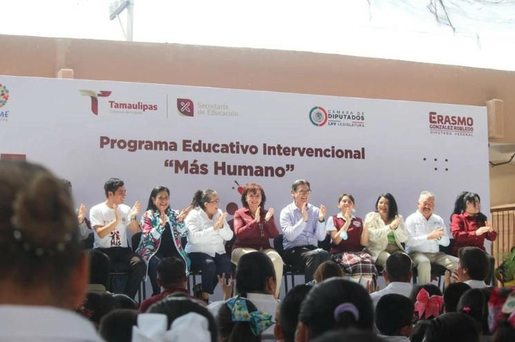 El diputado federal Erasmo González Robledo hizo un llamado a toda la comunidad educativa, así como a los padres de familia, a sumarse a este programa. Foto 'La Jornada'