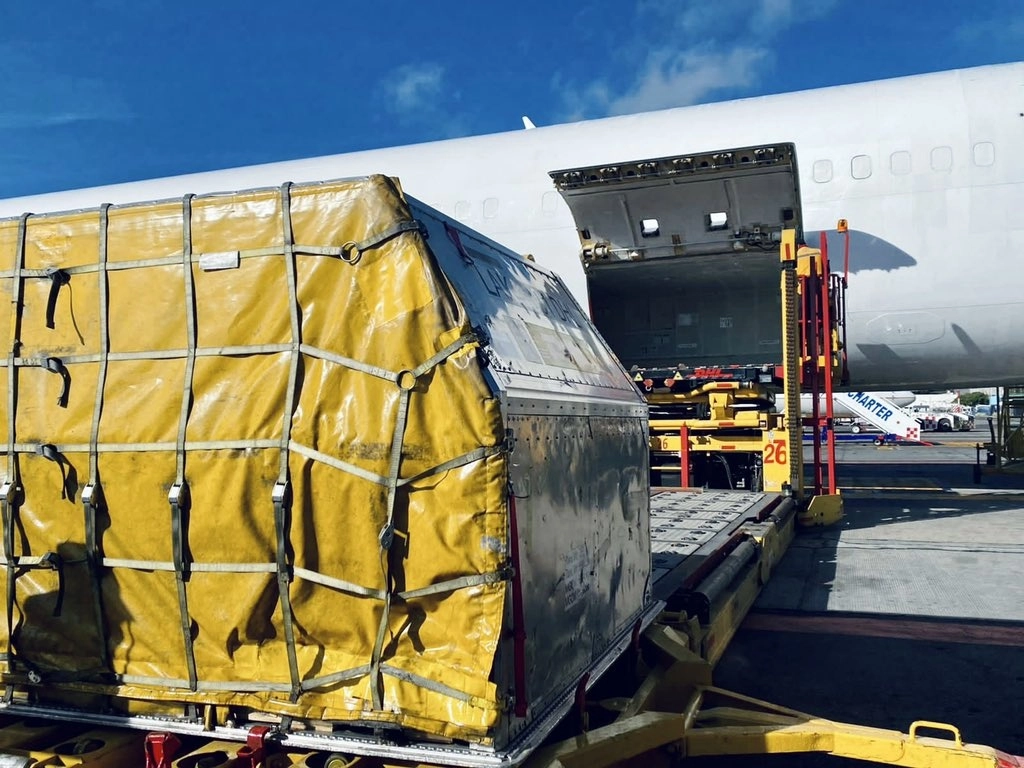 Unas 228 mil 150 dosis de la vacuna contra el Covid-19 de la farmacéutica Pfizer llegaron al Aeropuerto Internacional de la Ciudad de México, el 14 de septiembre de 2021. Foto tomada del Twitter de @Birmex