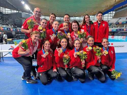 Mexican Artistic Swimming Team arrives after winning two golds in Paris