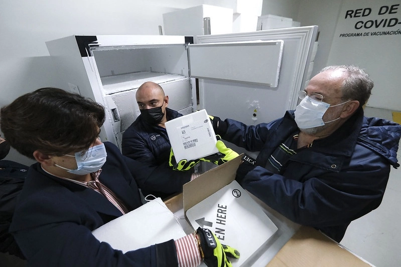 El estado de Jalisco ha recibido 13 millones de dosis de vacuna  de distintos laboratorios desde que empezó la pandemia. Foto La Jornada  