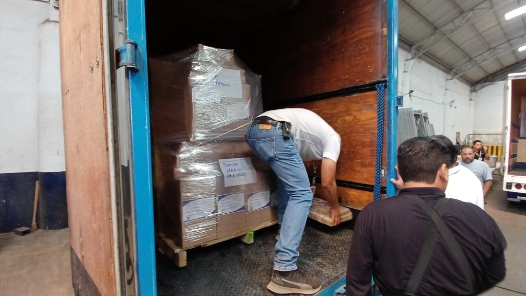 La mañana de este martes arribaron a Nayarit, 3 millones 78 mil 66 boletas electorales que serán utilizadas en la jornada de votación del próximo 2 de junio. Foto ‘La Jornada’ 