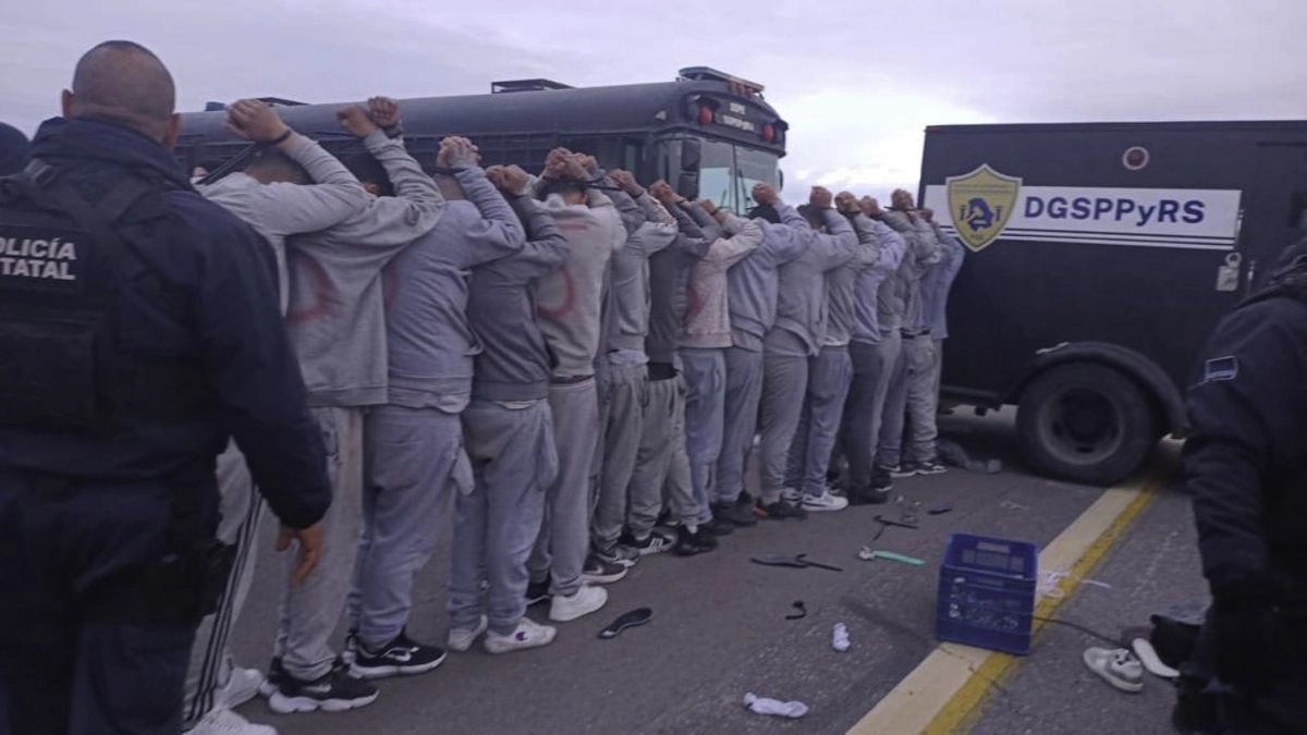 Los 30 reclusos trasladados de Sinaloa a Chiapas son presuntos integrantes del 'Cártel de Sinaloa', informaron fuentes de seguridad. Foto 