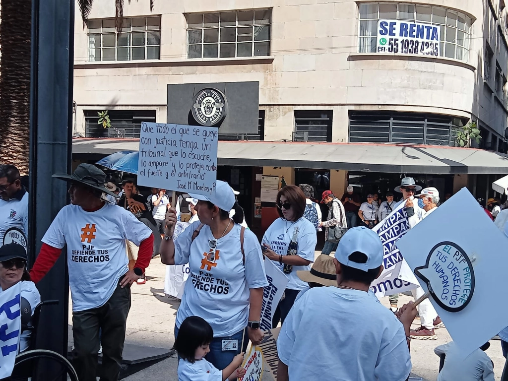 Durante la marcha de trabajadores del Poder Judicial de la Federación, el 22 de octubre de 2023. Foto César Arellano