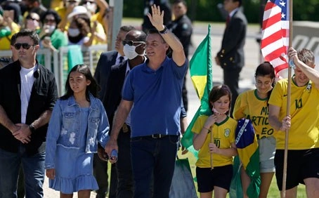 El presidente de Brasil apeló a las fuerzas armadas que “están con el pueblo” ante sus diferencias políticas con el Supremo Tribunal Federal y el Congreso. Foto Ap