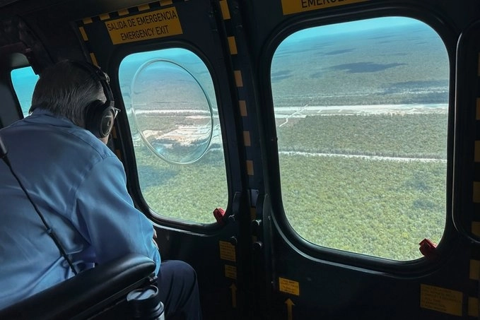 Imagen del mandatario durante el sobrevuelo de este sábado. Foto Presidencia