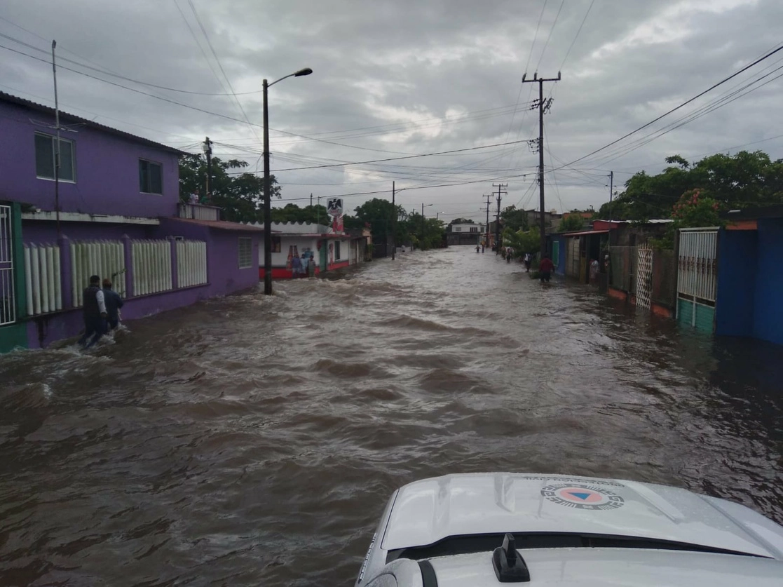 Lerdo de Tejada, es uno de los municipios con mayores afectaciones por la tormenta que cayó la madrugada del sábado. Foto @PCEstatalVer