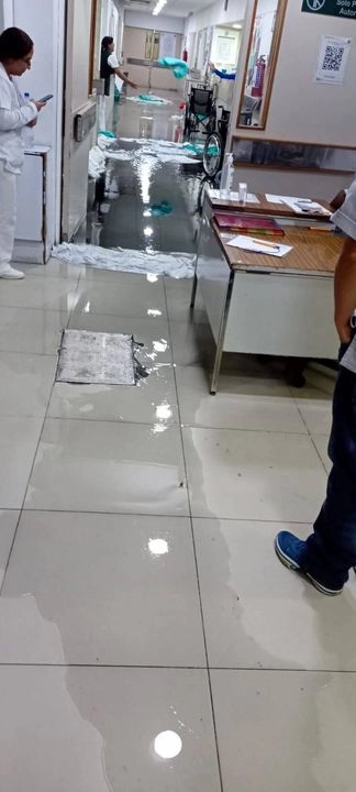 Afectaciones causadas por la lluvia en Hospital 60