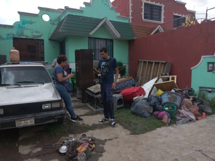 Al menos diez viviendas de la colonia Bosques del Peñar, de Pachuca, se vieron afectadas tras las inundaciones provocadas por la lluvia registrada el domingo. Foto Ricardo Montoya,