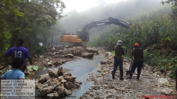La Secretaría de Seguridad y Protección Ciudadana (SSyPC) dio a conocer por su parte, que más de mil 500 personas fueron evacuadas de manera preventiva en el municipio de  Pichucalco. Foto La Jornada