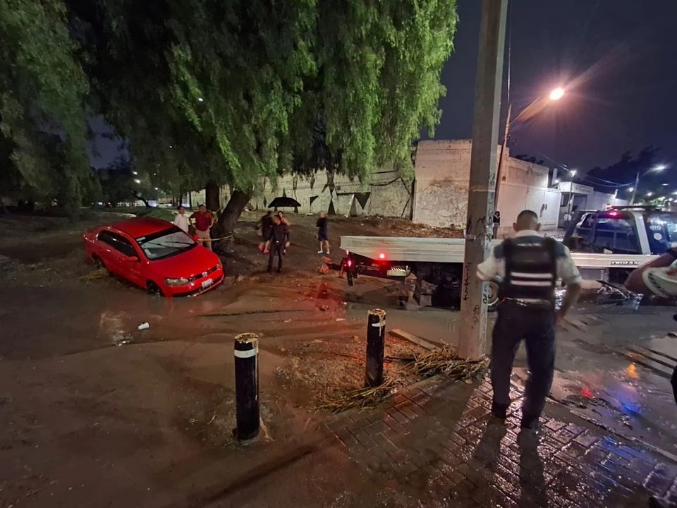 La dependencia exhortó a la población a no tirar basura en las calles para prevenir taponamientos y minimizar riesgos por las lluvias.