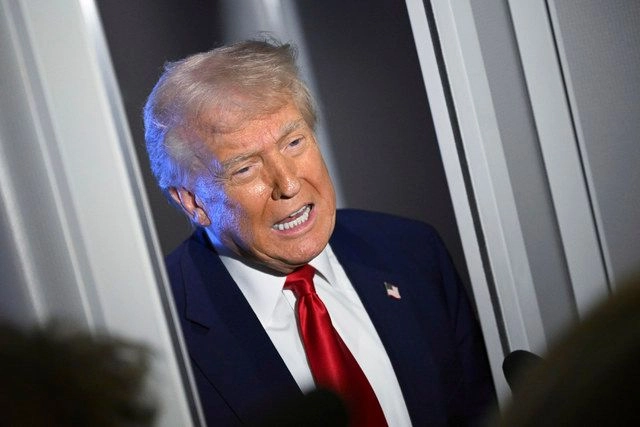 El presidente de EU, Donald Trump durante un intercambio con medios de comunicación. Foto 