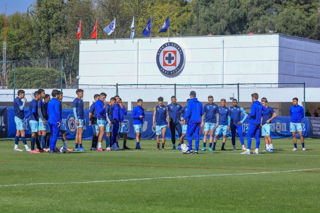El Club Cruz Azul ya entrena de cara al torneo Clausura 2024. Foto tomada de X @CruzAzul / Archivo