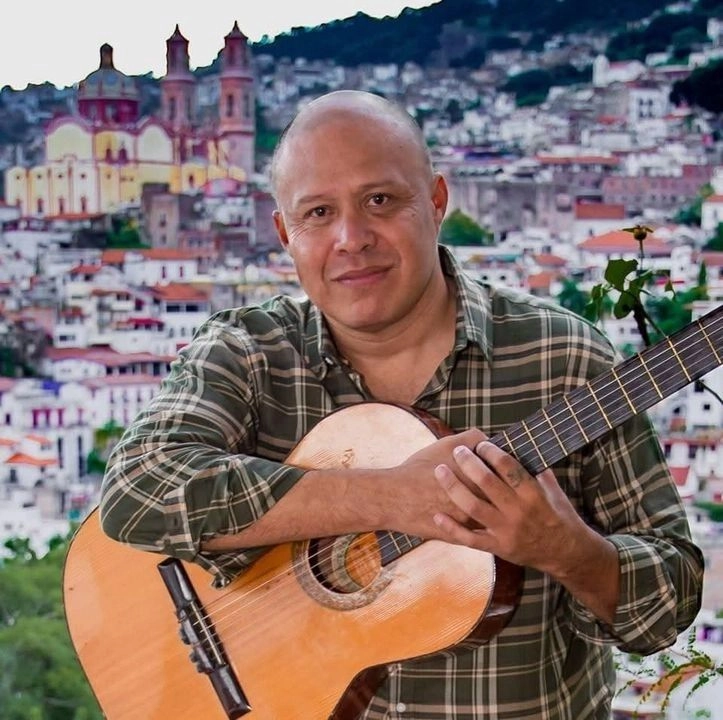 Su papá, Gregorio Fernández, recordó que su hijo, regresó el domingo pasado, de la Habana, Cuba, en donde estuvo desde el 26 de mayo, en una gira artística, por diversas ciudades del país antillano.