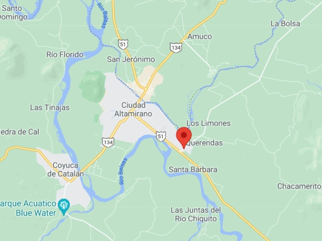 Víctor Hugo Salgado, de 45 años, ingresó a la corriente del Río Balsas, pero ya no pudo salir, informaron autoridades. El cuerpo fue hallado en las inmediaciones de la comunidad de Santa Bárbara, municipio de Ciudad Altamirano, Guerrero. Imagen tomada de Google Maps