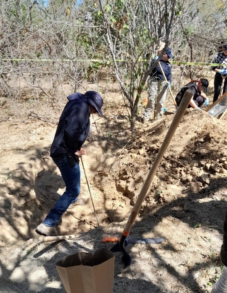 Luego de dos días de jornada de búsqueda, fueron localizados 113 fragmentos de huesos en una fosa en Los Cabos. Foto Gobierno BCS