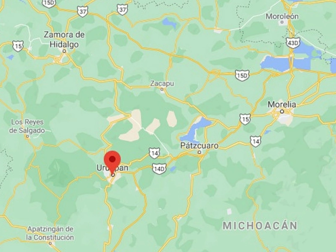 El hallazgo fue a un costado de los llamados Puentes Cuates, sobre la carretera que comunica a la colonia Tejerías, en Michoacán. Imagen tomada de Google Maps