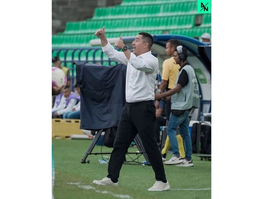 El timonel mexicano llegó en septiembre al banquillo de los verdolagas. Foto @nacionaloficial
