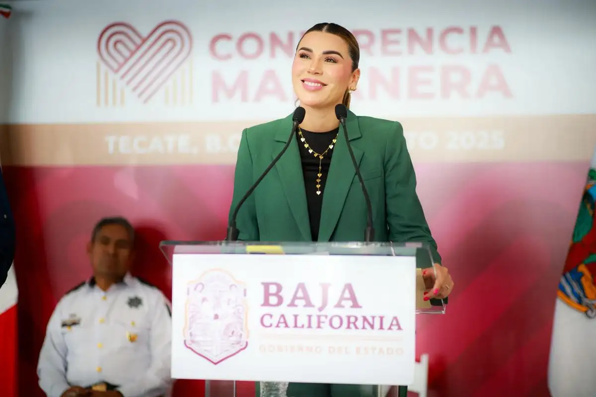 La gobernadora de Baja California, Marina del Pilar en conferencia de prensa. Foto