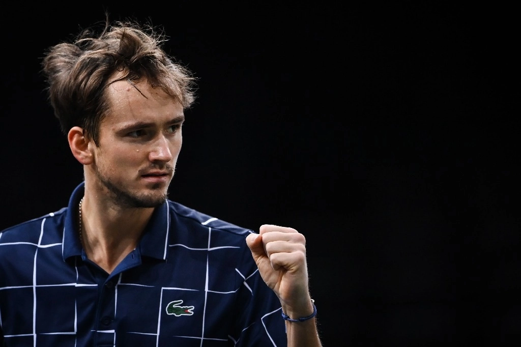 El ruso Daniil Medvedev  durante el partido de tenis de cuartos de final de individuales masculinos en el ATP World Tour Masters 1000 - Paris. Foto Afp 
