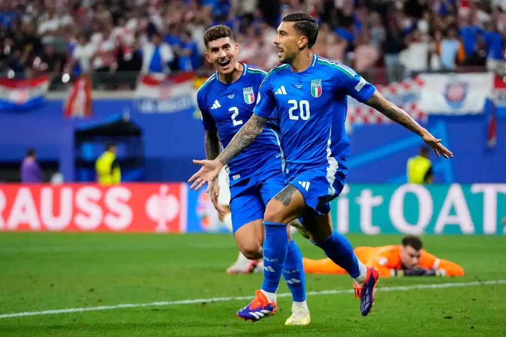 El italiano Mattia Zaccagni celebra tras anotar durante un partido del Grupo B entre Croacia e Italia en el torneo de fútbol Euro 2024 en Leipzig, Alemania, el 24 de junio de 2024. Foto Ap