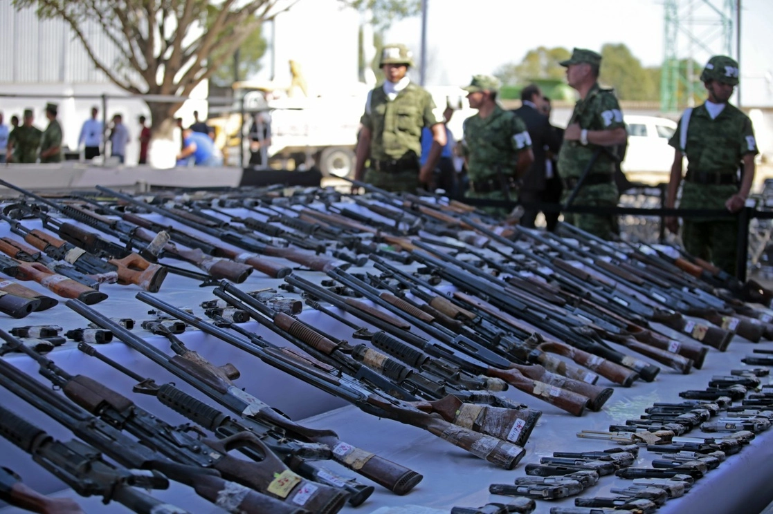 Armas y droga decomisadas por las Fuerzas Armadas en Jalisco. Foto Cuartoscuro / Archivo