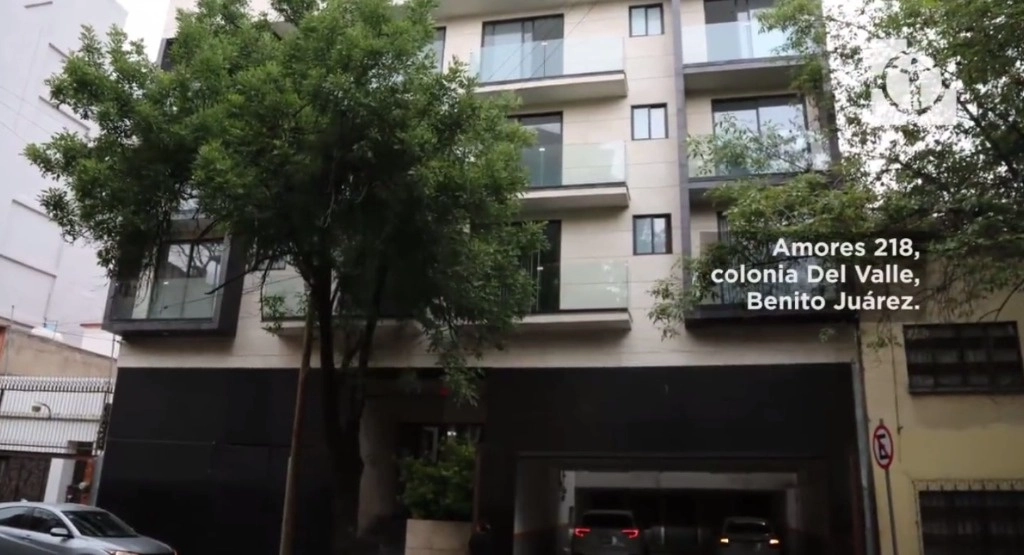 El piso excedente fue construido en un inmueble ubicado en Amores 218, en la colonia del Valle de la alcaldía Benito Juárez. Captura del video difundido en redes por la PAOT