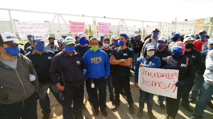 Trabajadores Nagakura Engineering Works de México S.A. de C.V. levantaron el paro que realizaban desde el pasado lunes. Foto Alfredo Valadez Rodríguez