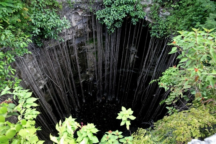 Cenote de la comunidad de Chankom, en Yucatán. Foto Cuartoscuro / Archivo