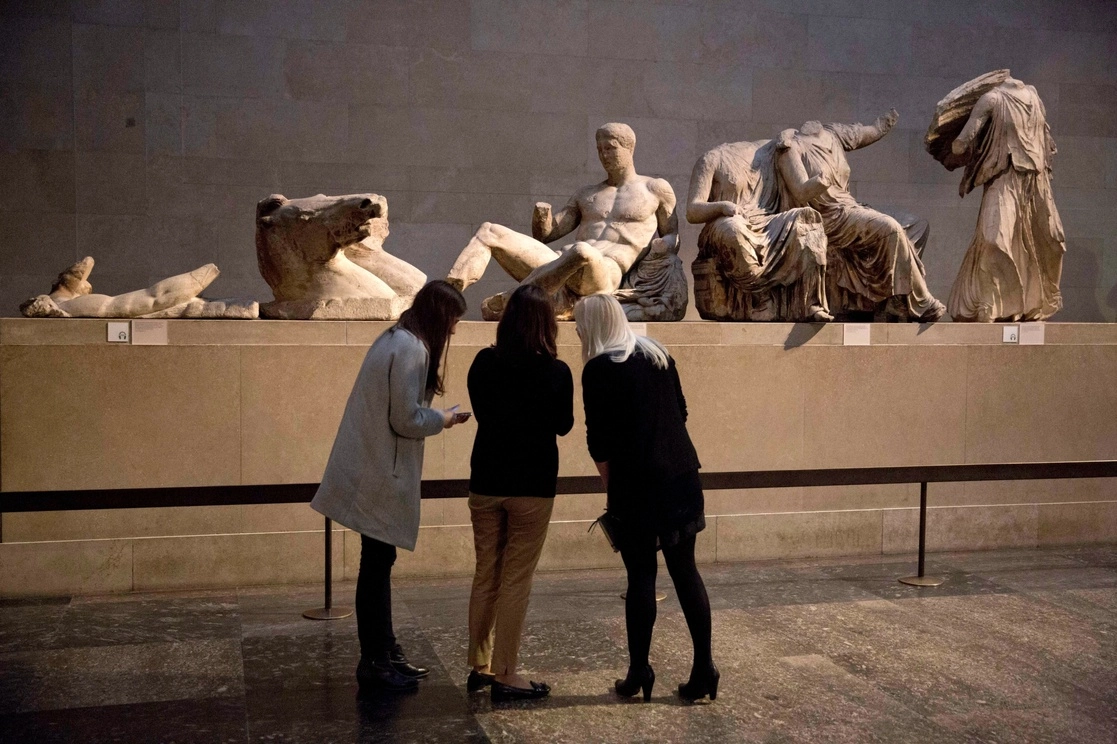 El Museo Británico en Londres, Inglaterra, exhibe los Mármoles del Partenón; Grecia dice que las piezas del friso fueron sustraídas de su lugar de origen de forma ilegal. Foto Ap