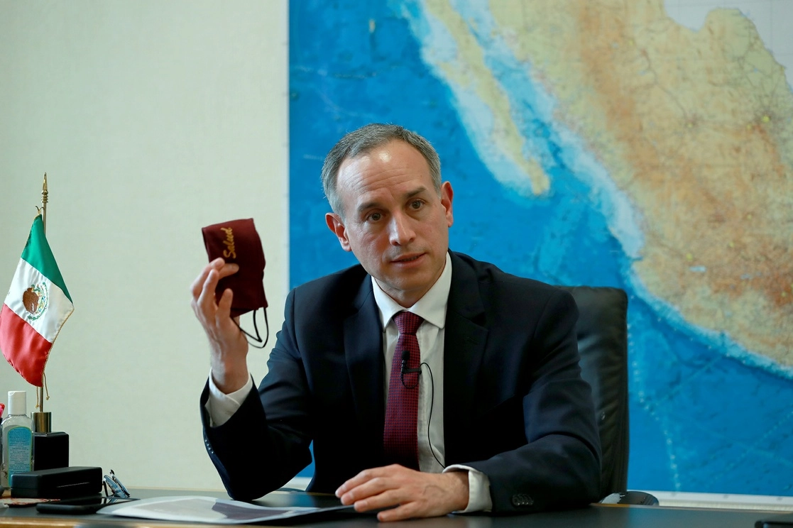 El subsecretario de Prevención y Promoción de la Salud, Hugo López-Gatell, informó que está contagiado de Covid-19, aunque aclaró que presenta síntomas leves. Foto María Luisa Severiano / Archivo