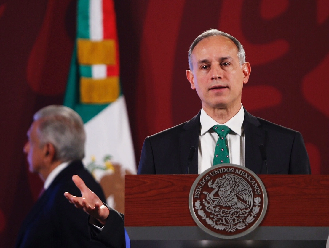 Hugo López-Gatell, subsecretario de Prevención y Promoción de la Salud, durante la conferencia de prensa matutina en Palacio Nacional, ayer. Foto Guillermo Sologuren
